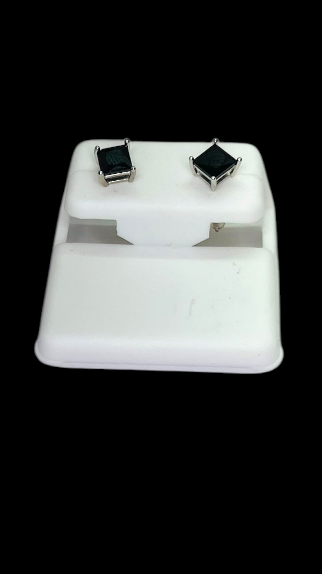 Aretes broqueles negro